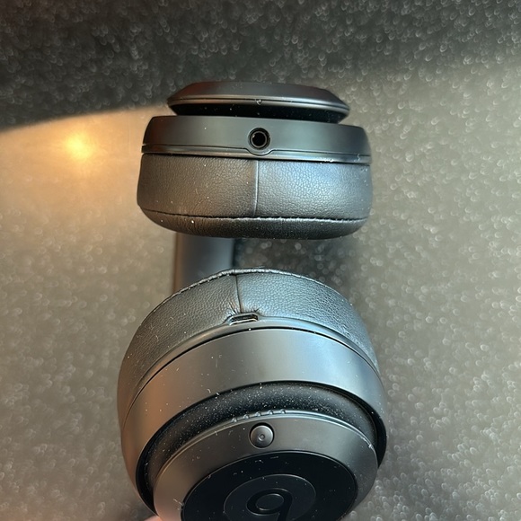 Beats Studio3 Over-Ear Noise Canceling Bluetooth Wireless Headphones Color Black - Picture 3 of 6